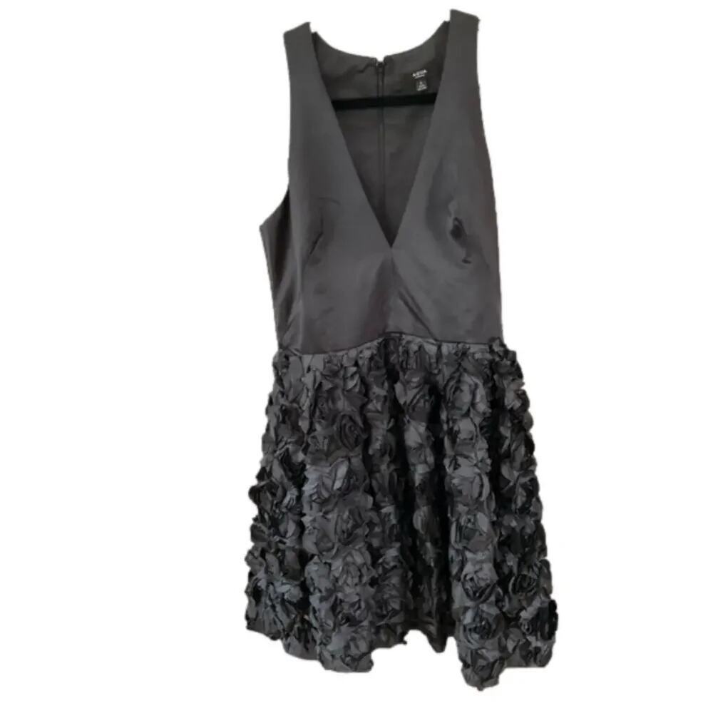 AQUA Rose Embellished Cocktail Mini Dress Sleeveless Black Size 8 NWT